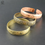 Load image into Gallery viewer, Nepal Handmade Vintage Brass Bracelet Six-word Mantra Men and Women Tibetan Buddhist Sutra Engraved Lucky Open Bangles Jewelry