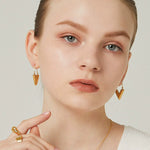 Load image into Gallery viewer, Love Just Liang You'an Same V-Shaped Earrings Female Fashion Gold Retro Fancy Earring Ring/Stud Earring Earrings