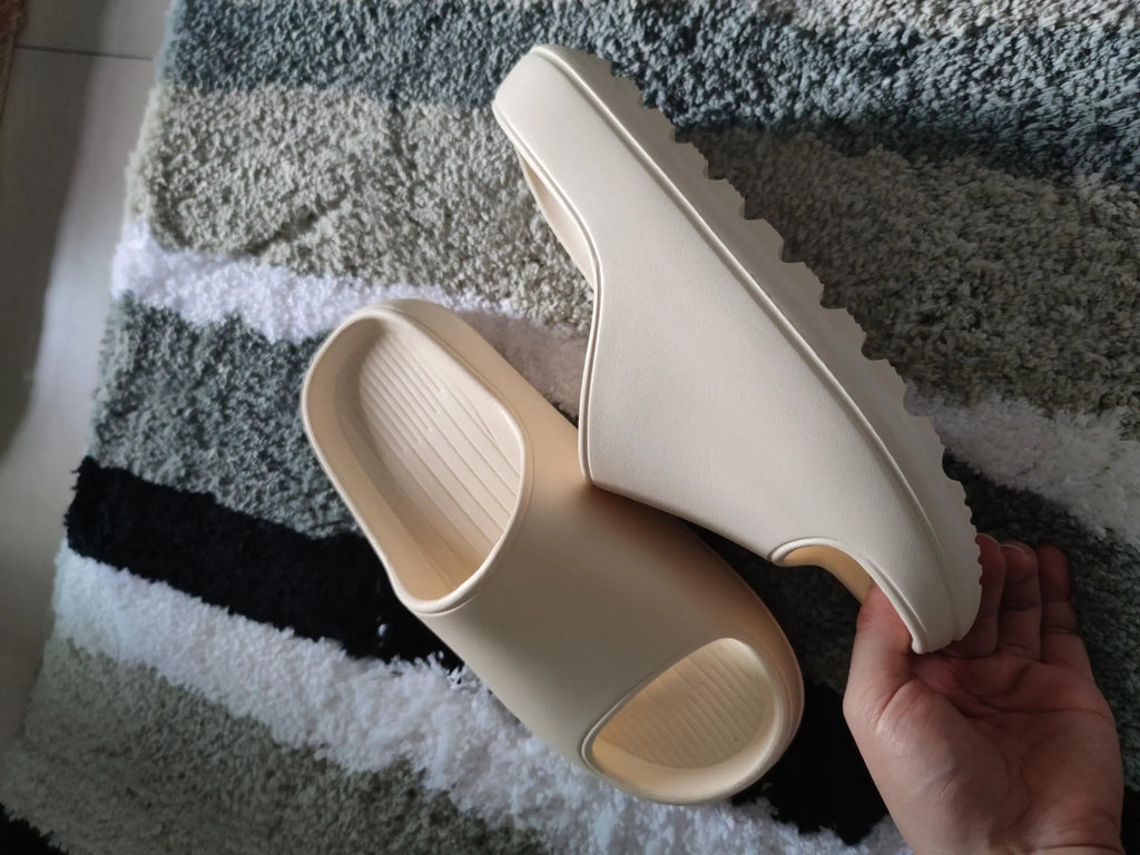 Comwarm New Fashion Thick Bottom Slippers For Women Summer Outdoor Men Beach Slides Indoor Non-slip Bathroom Slides Beach Shoes