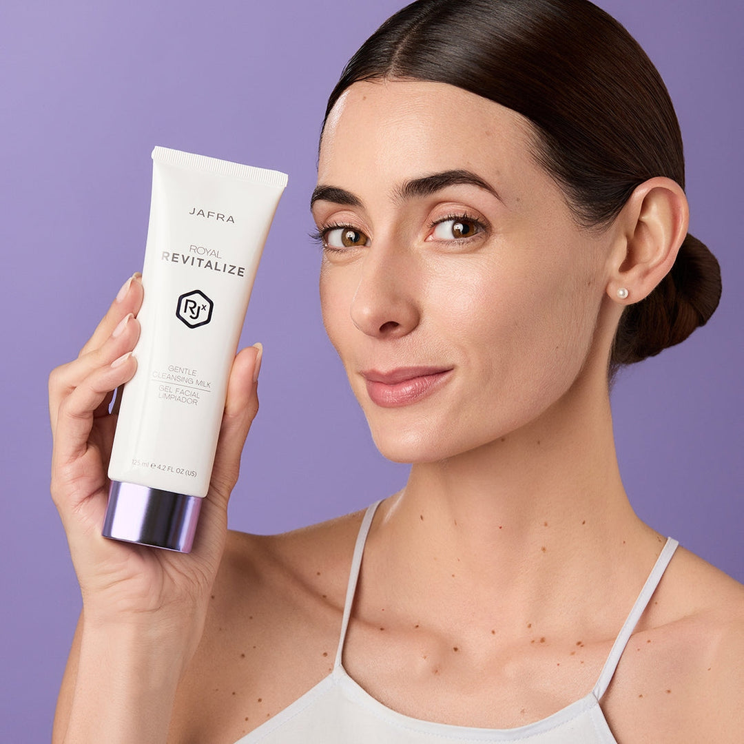 JAFRA ROYAL Revitalize Gentle Cleansing Milk