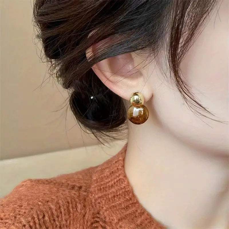 The Melad Dyeing Round Hong Kong Temperament Earrings For Women, New Style 2024 Popular Autumn And Winter Ear Accessories, Light Luxury High-end Ear Studs