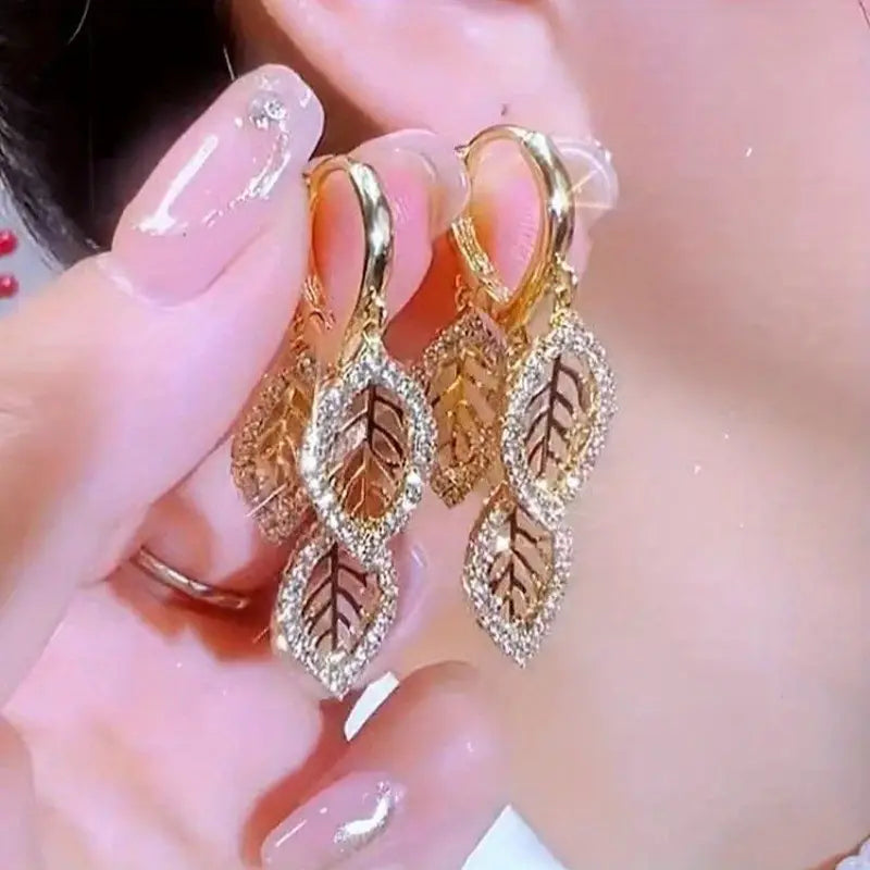 Stunning Leaf-Shaped Tassel Drop Earrings - Vintage-Inspired, Rhinestone-Encrusted, Fashionable, Versatile, and Lightweight Luxury Jewelry for Women, Perfect for Daily Wear, Parties, and Special Occasions