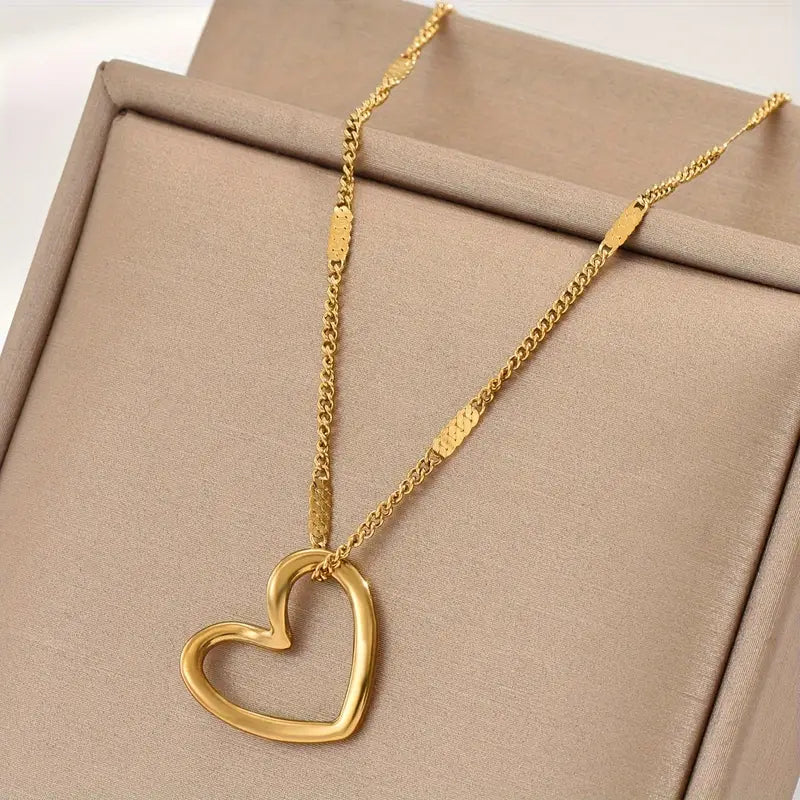 1pc Golden Stainless Steel Plated Hollow Heart Pendant Necklace, Retro Fashion And Charm Jewelry, Suitable For Men And Women, Couples Street Daily Commute, And Party Wear