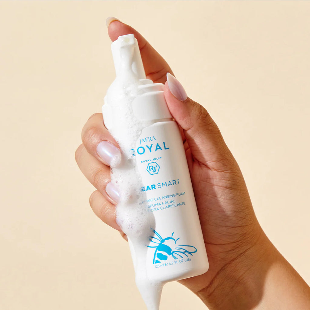 JAFRA ROYAL Clear Smart Clarifying Cleansing Foam