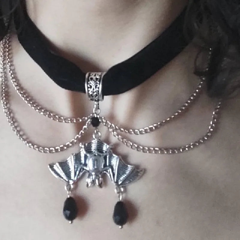 Goth Red Velvet Choker Bat Necklace Victorian Gorgeous Punk Gothic Vampire Jewelry Fashion Party Women Halloween Gift Charm