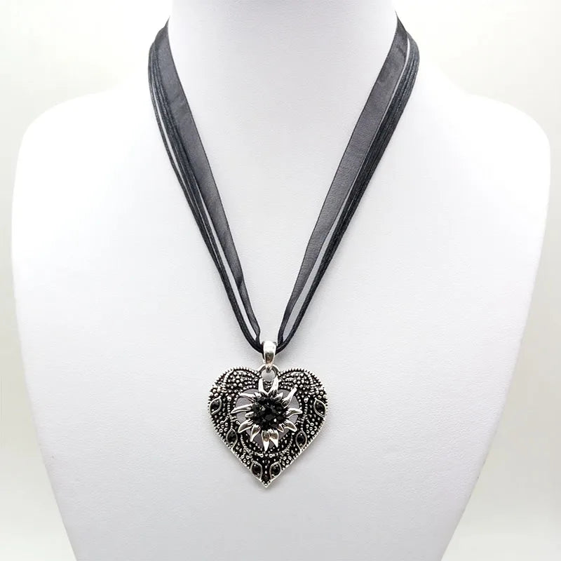 Heart Shape Vintage Carved Edelweiss Pendant Necklace Women Multicolor Rhinestone Ribbon Rope Necklace Oktoberfest Jewelry