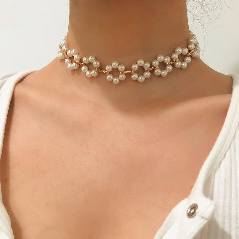 2020 Chic Fashion Cute Romantic Womens Simple Hollow Flower Simulation Pearl Retro Women Necklace Party Banquet Jewelry Gft