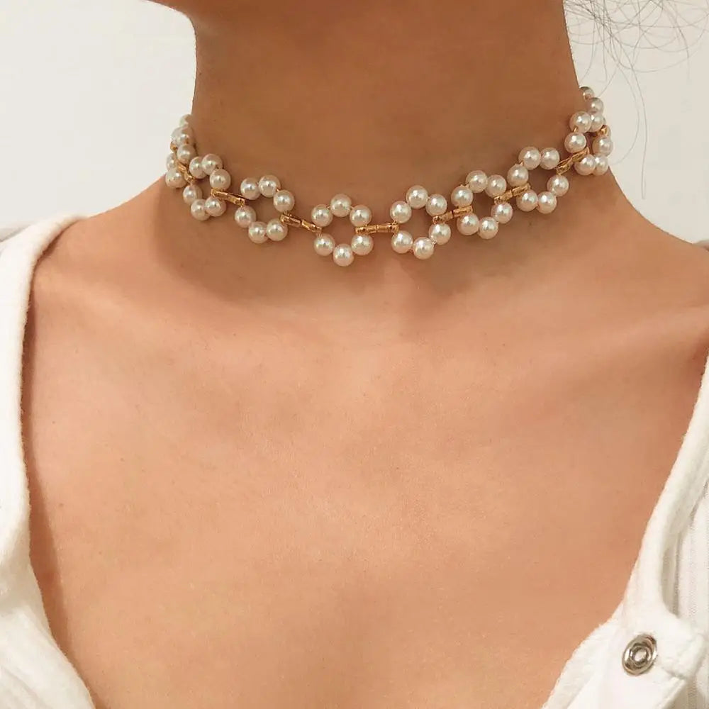 2020 Chic Fashion Cute Romantic Womens Simple Hollow Flower Simulation Pearl Retro Women Necklace Party Banquet Jewelry Gft