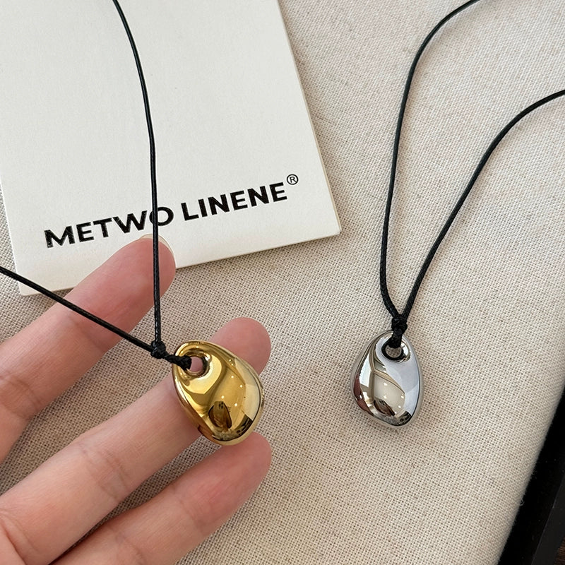 Niche Style Golden Women's Minimalist Sweater Chain Accessories Black Leather Rope