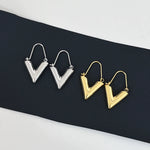 Load image into Gallery viewer, Love Just Liang You'an Same V-Shaped Earrings Female Fashion Gold Retro Fancy Earring Ring/Stud Earring Earrings
