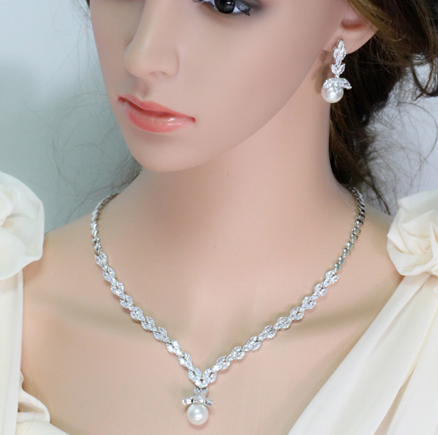 Lekeke Short Pearl Necklace Wedding Dress Dinner Party Zircon