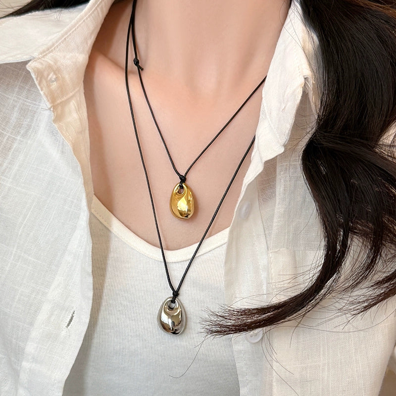 Niche Style Golden Women's Minimalist Sweater Chain Accessories Black Leather Rope