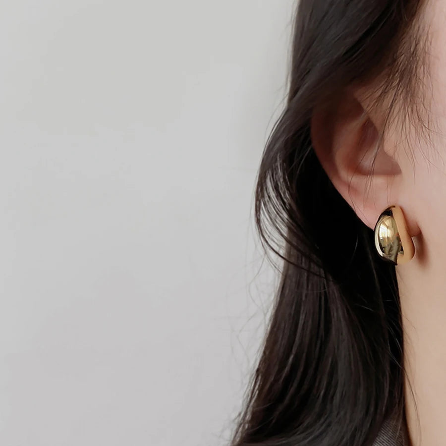 Amz Hot Sale Chunky Metal Coil Clip on Earrings Smooth Oval Round Gold Plated Non Pierced Earrings Trendy Jewelry for Women Gift