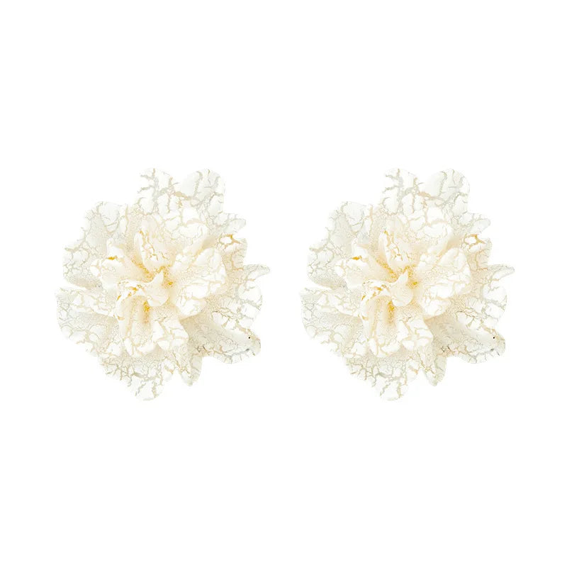 New big white flowers study earrings for women's personality fashion unique design Brincos wedding jewelry whole sale birthday g