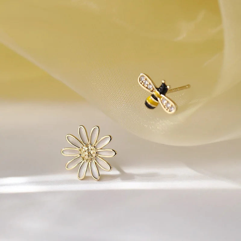 Korean Style Cute Insect Bee Daisy Flower Stud Earrings For Women Cubic Zirconia Animal Crystal Earring Girl Party Jewelry Gifts