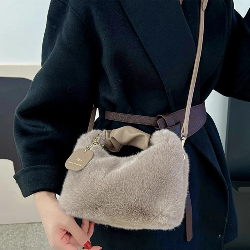 Plush Texture Cross-Body Bag For Women Eco-Friendly Fur Large Capacity Fashionable Winter Furry Hand Bag For Women