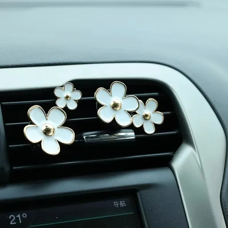 4Pcs/Set Car Outlet Vent Perfume Clips Car Air Freshener Conditioning Aromatherapy Small Daisy Interior Decoration Accessories