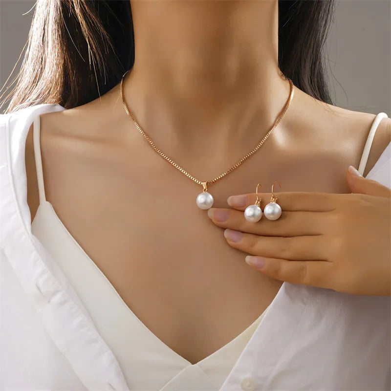 Elegant White Pearl Pendant Necklace Box Chain Choker for Women Fashion Luxury Classic Ball Pearl Earrings Sets Wedding Jewelry