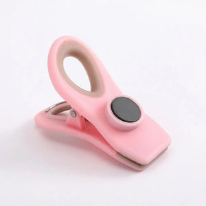 5Pcs   Easy-open kitchen clamps feature angled jaws and powerful springs for extra grip and sealing of items.