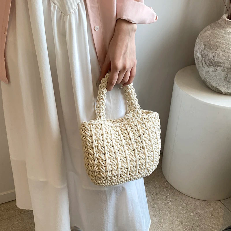 Handmade Woven Women's Bag 2024 New Fashion, Leisure and Popular Beach Bag Handbag, Exquisite Grass Woven Bag