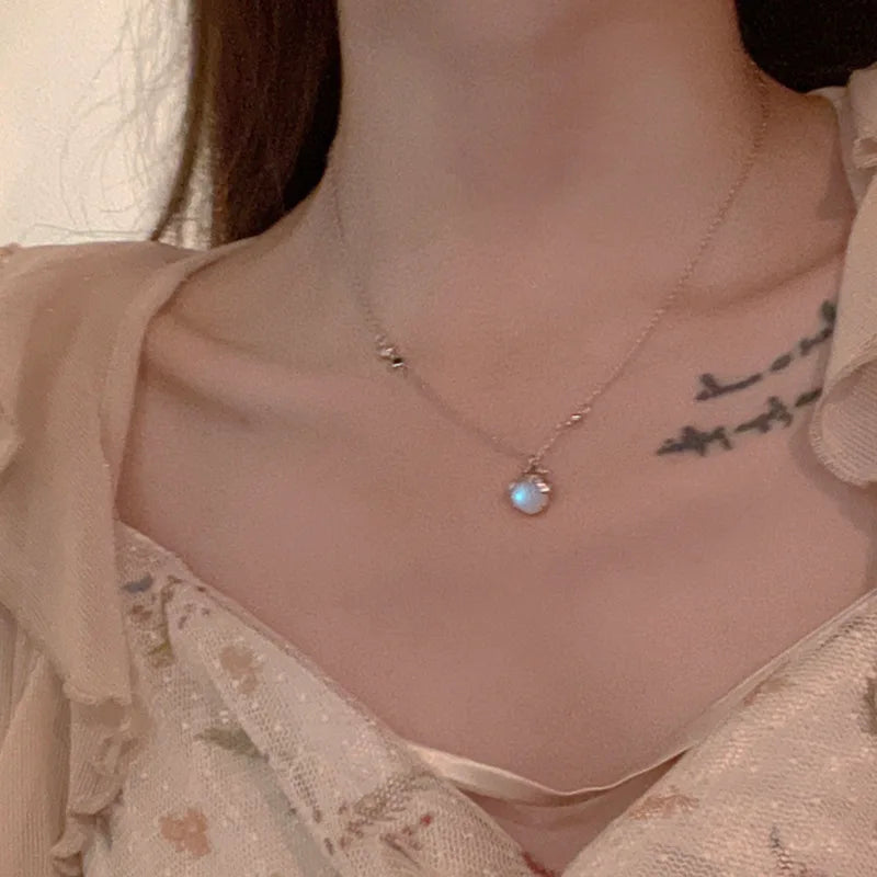 Fashion Silver Plated Firefly Shaped Moonstone Pendant Necklaces Luxury Women Jewelry Korean Clavicle Chain Short Necklace