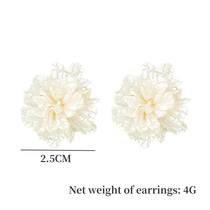 New big white flowers study earrings for women's personality fashion unique design Brincos wedding jewelry whole sale birthday g