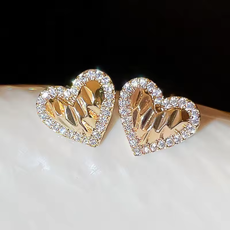 Huitan Gold Color Heart Stud Earrings Luxury Paved Dazzling CZ Exquisite Princess Ear Accessories Hot Fashion Jewelry for Women