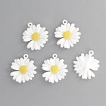 Load image into Gallery viewer, 10pcs/pack Retro Acrylic Daisy Flower Charms Korean INS Fashion Earring Bracelet Keychain Flowers Pendant Jewlery Making DIY
