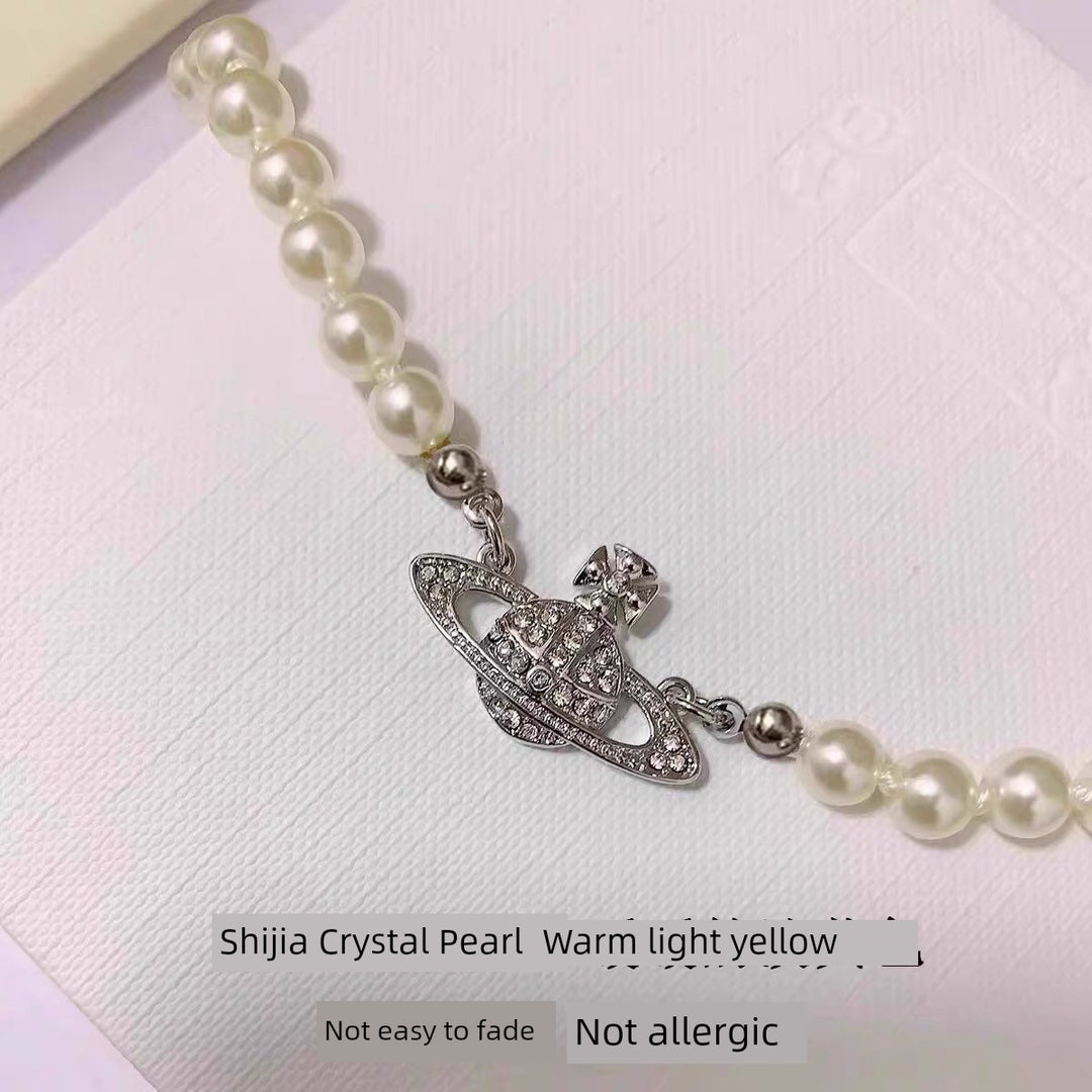 Female Pin Three-Dimensional Pearl Necklace