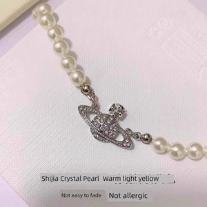 Female Pin Three-Dimensional Pearl Necklace