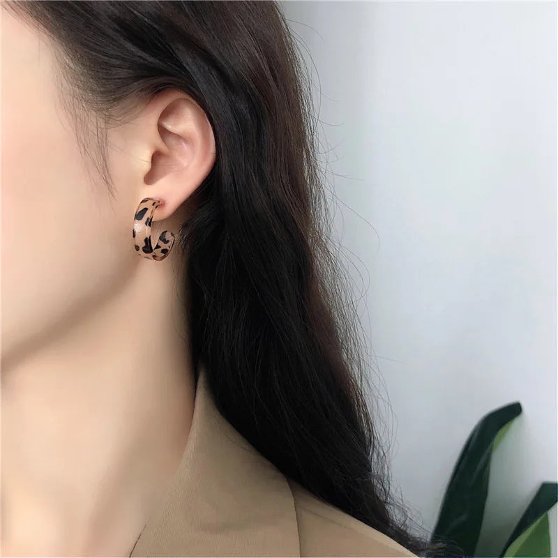 Acetic Acid Leopard Print C-Type Stud Earring for Women Sweet Temperament Simple Retro Cute Resin Geometry Jewelry Brincos Gift