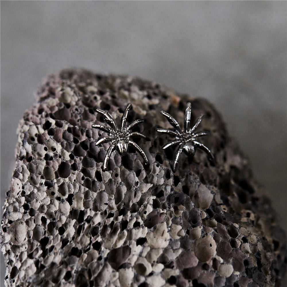 Unique Design Minimalist Gothic Dark Style Metal Black Spider Earrings For Women Piercing Stud Earrings Personality Jewelry