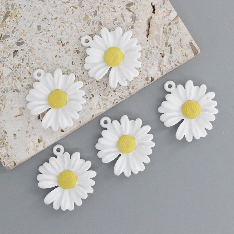 10pcs/pack Retro Acrylic Daisy Flower Charms Korean INS Fashion Earring Bracelet Keychain Flowers Pendant Jewlery Making DIY