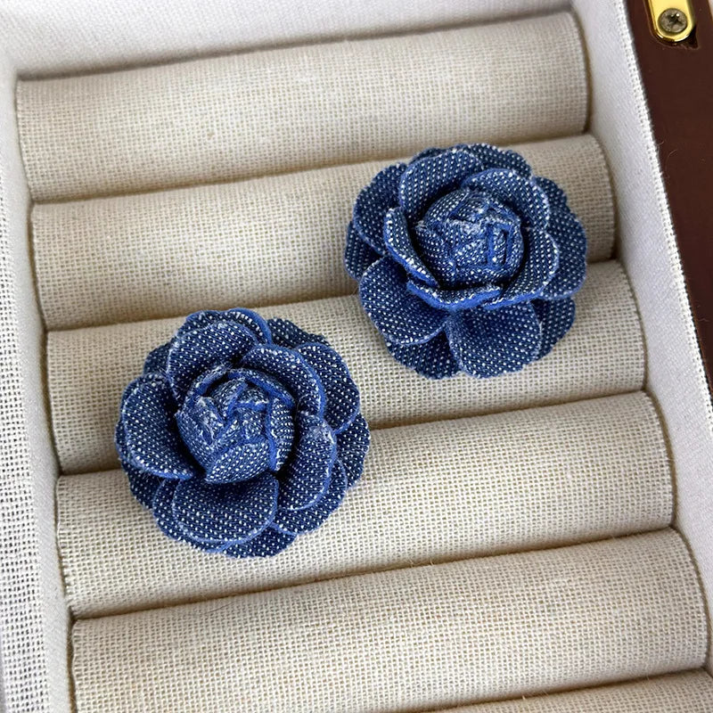 Minar French Retro Blue Color Cloth Denim Rose Flower Drop Earrings for Women Multi Layers Floral Statement Earring Brincos 2024