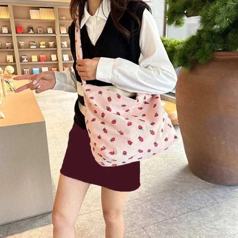 Strawberry Printed Shoulder Bag Pleated Corduroy Cross Body Messenger Bag New Large Capacity Ruched Shopping Bucket Bag Handbags