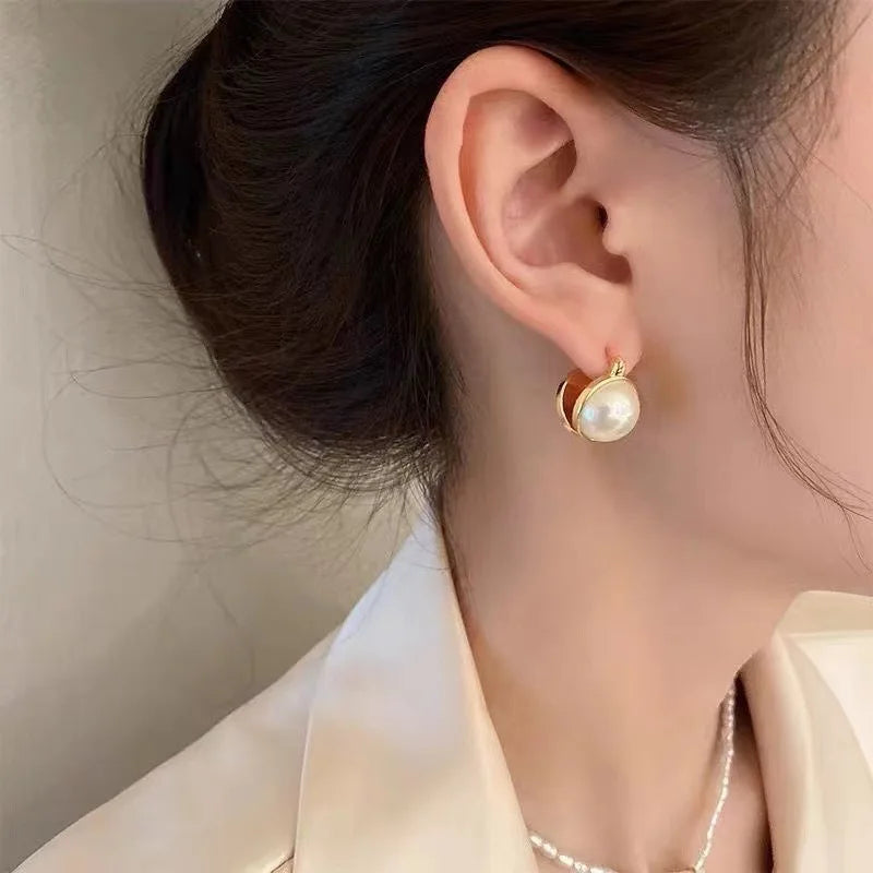 Luxury Pearl Earrings Creative White Half Ball Design Small Simple New Jewelry Earings For Women