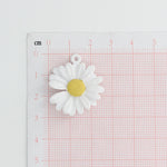 Load image into Gallery viewer, 10pcs/pack Retro Acrylic Daisy Flower Charms Korean INS Fashion Earring Bracelet Keychain Flowers Pendant Jewlery Making DIY
