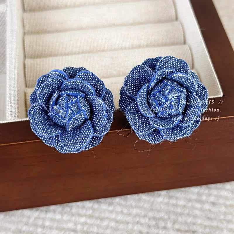 Minar French Retro Blue Color Cloth Denim Rose Flower Drop Earrings for Women Multi Layers Floral Statement Earring Brincos 2024