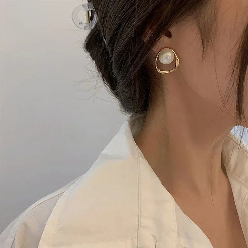 Imitation pearl earring for women gold color round stud earrings korean delicate irregular design unusual 2023 fashion jewelry