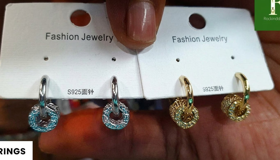 DANGLING EARINGS