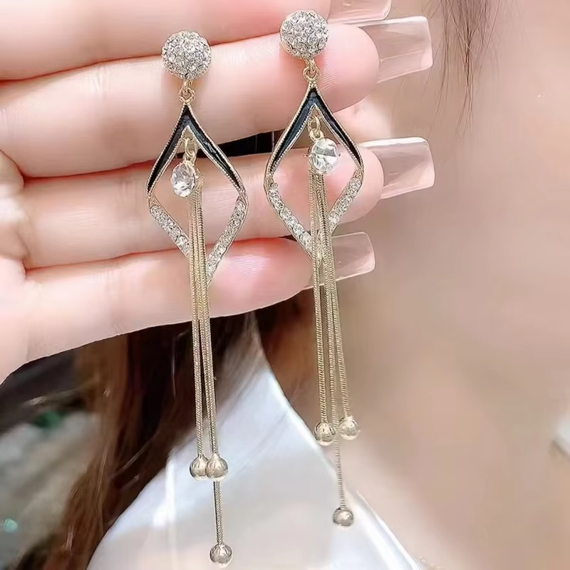 Cute Rhinestone Cat Drop Earrings for Women Korean Long Tassel Zircon Earrings Kitty Animal Fashion Party Earrings Jewelry Gift